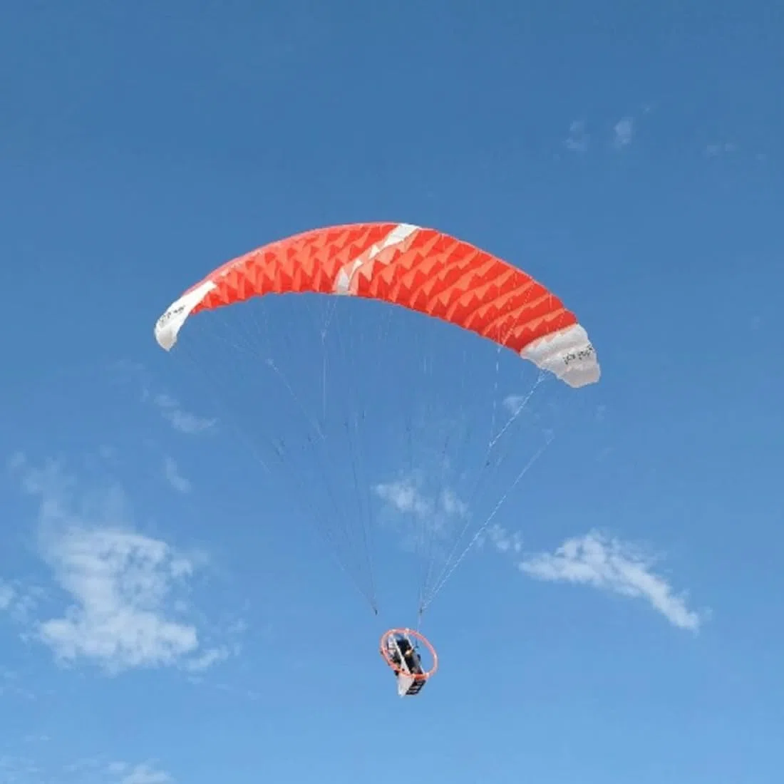 Parapente eléctrico RC de 100 cm RTF, avión paramotor alimentado de 2.4 GHz con ala plegable, tiempo de vuelo de 30 minutos y acrobacias aéreas estables de alto vuelo para adultos